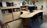 Komplet mebli biurowych zabudowa biurko szafy