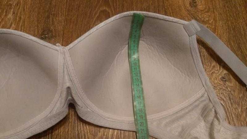 Фирменный бюстгальтер 42d