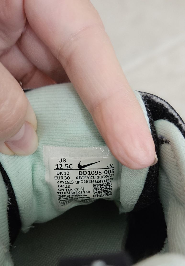 Продам фірмові дитячі кросівки Nike 30р.