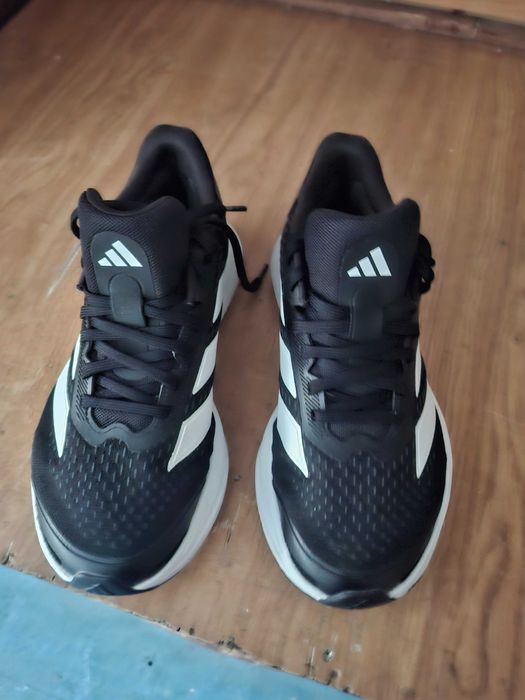 Sapatilhas adidas como novas