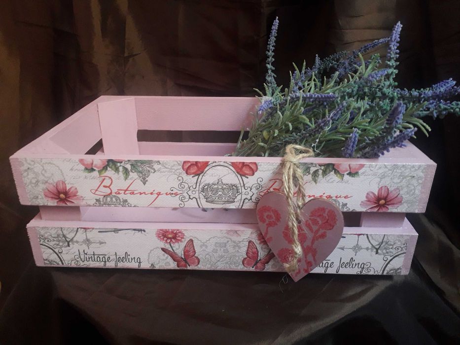 Skrzynka drewniana na kwiaty ,piękna dekoracja,oryginalny  prezent