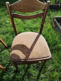 Stare krzesło PRL tapicerowane do renowacji