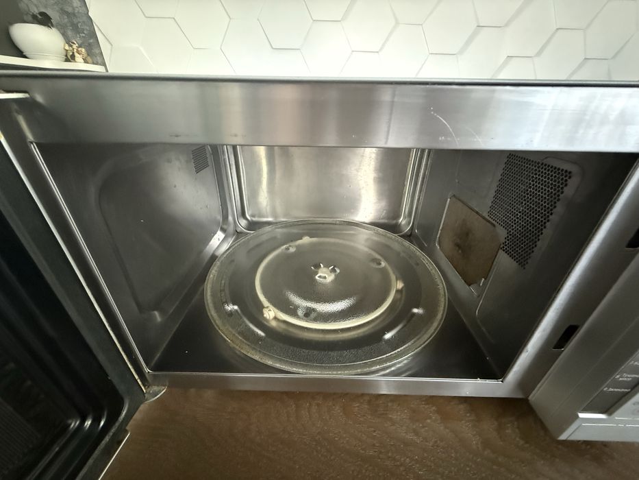 Мікрохвильова піч Panasonic NN-GD577M LG mh 6387bs