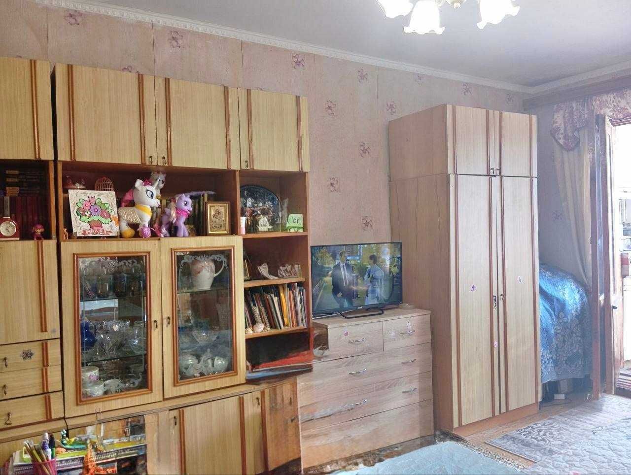Продам 2-кімнатну кв-ру на  вул. Днепродорога / Висоцького