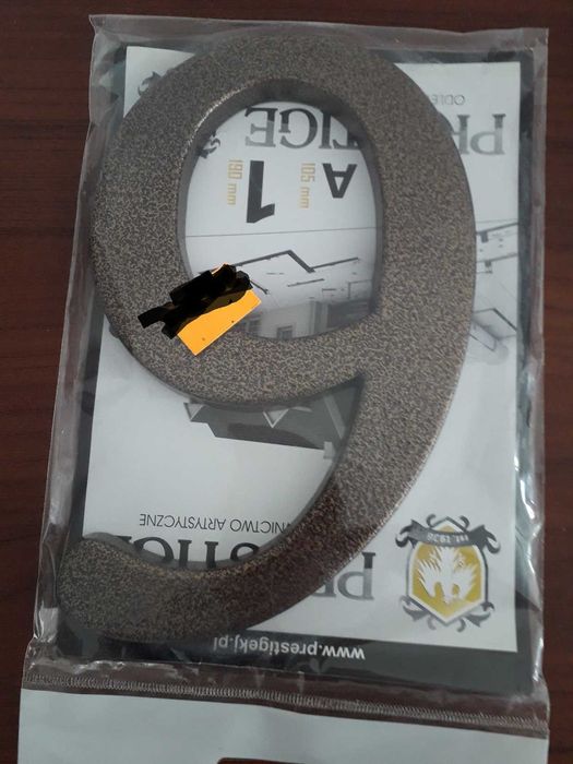 Numer domu na dom 6/9 cyfra elewacyjna