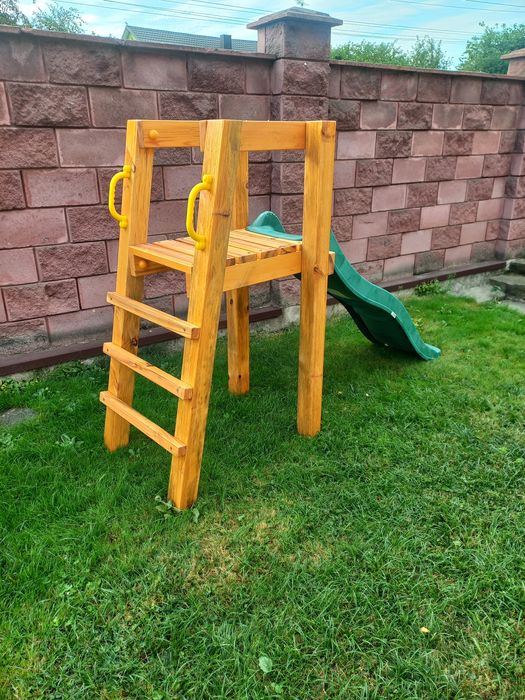 Дитячий майданчик новий