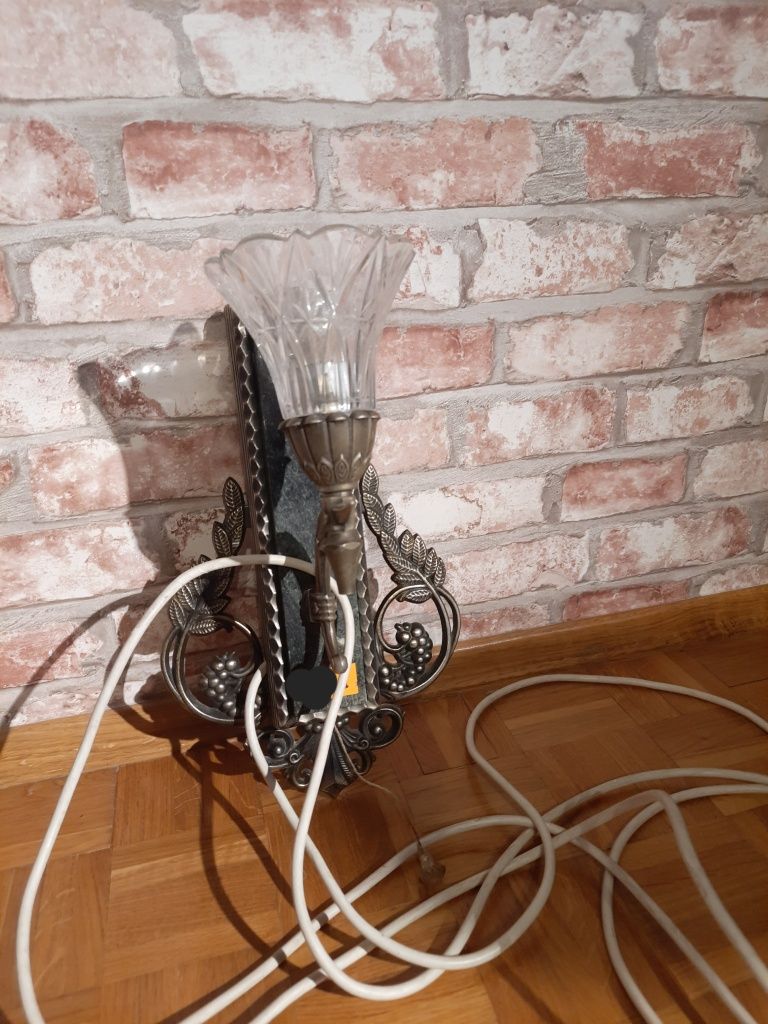 Lampa na ścianę do powieszenia