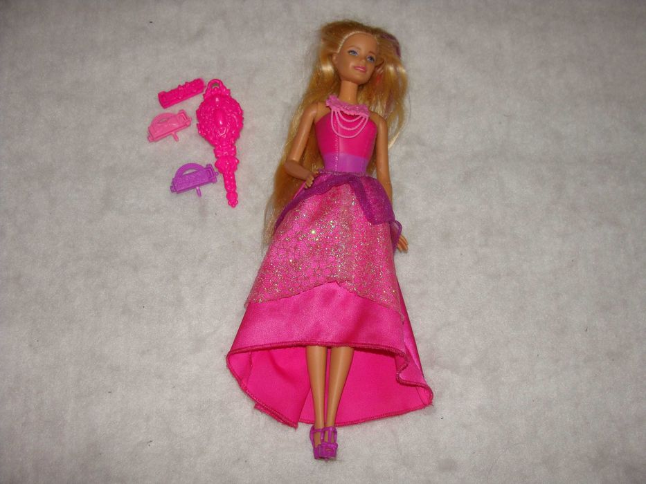Barbie Endless Hair Kingdom Snap'n Style Princess (Ref. DPH25)