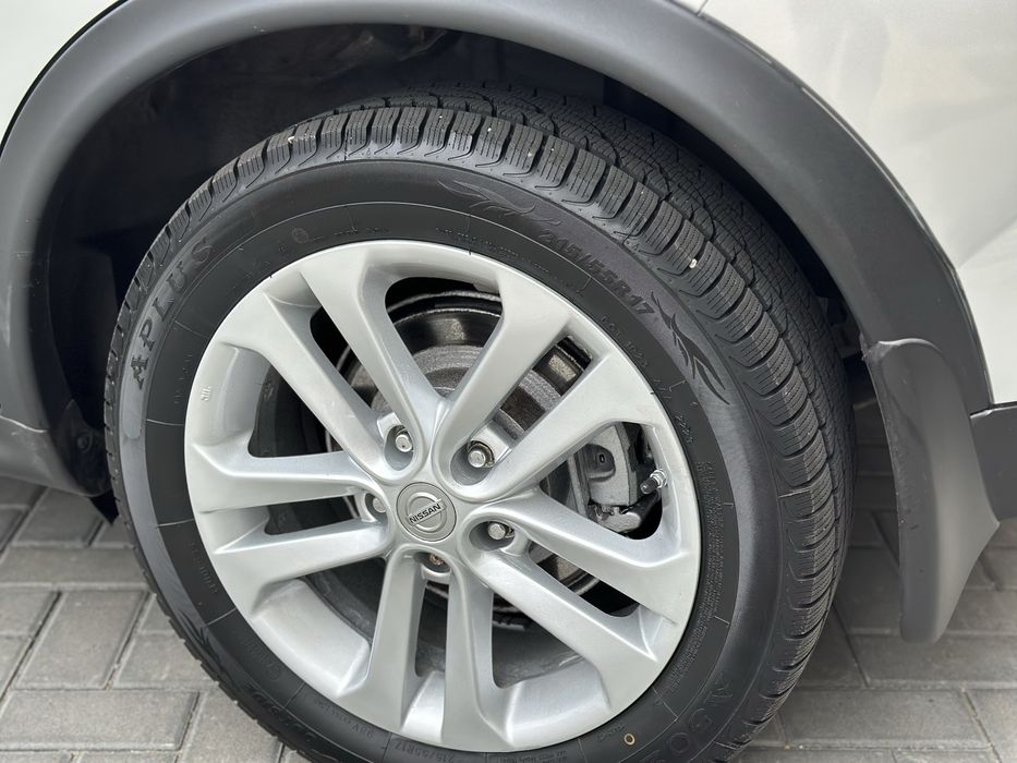 Продам Nissan Juke 2012 год Автомат