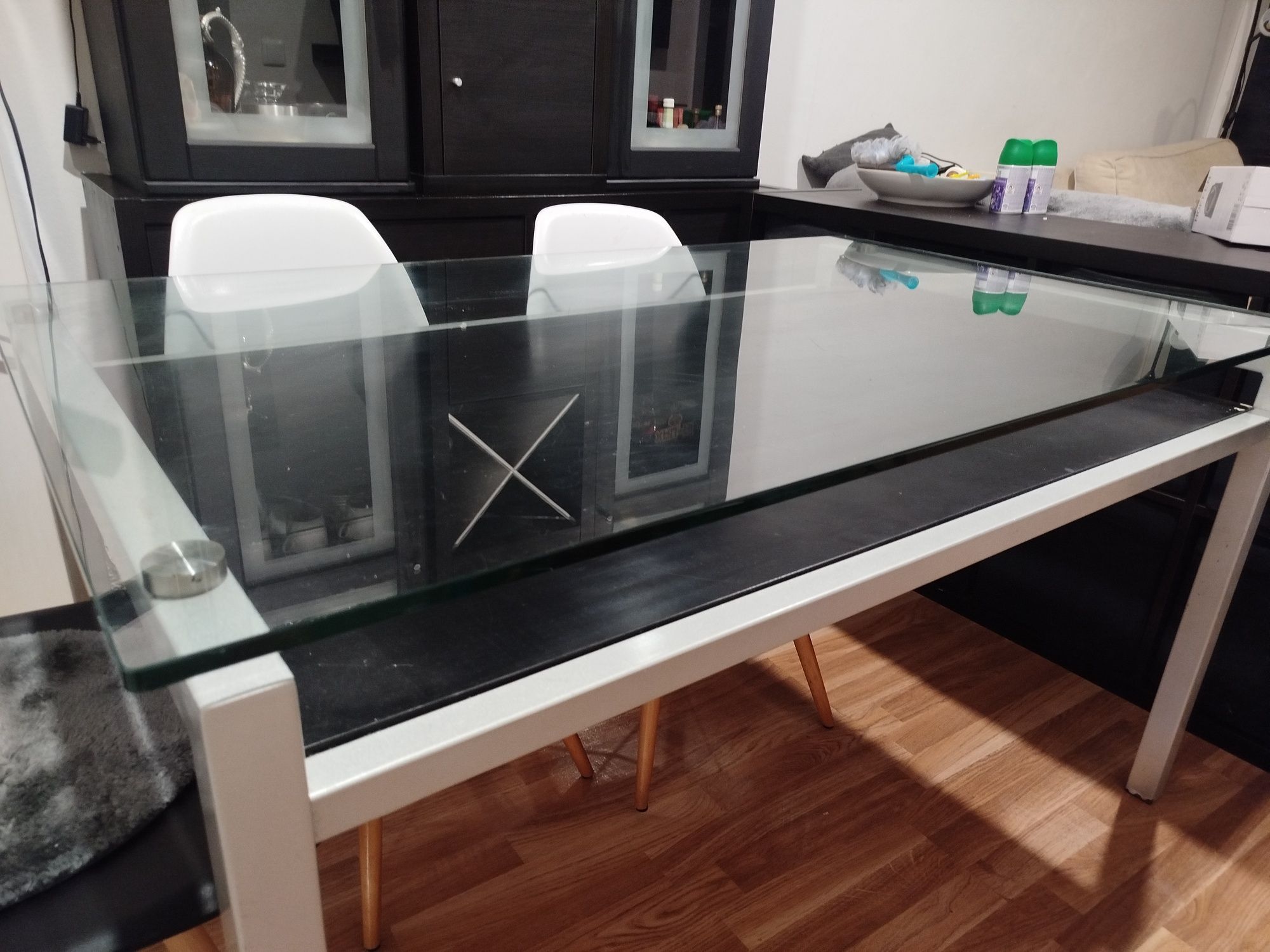 Vendo ou troco por algo do meu interesse  Mesa de vidro  e Ferro para