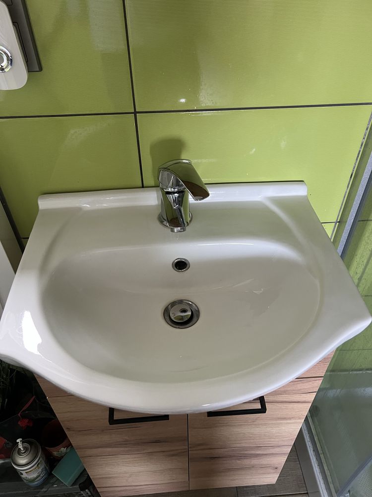 Szafwa z umywalka do lazienki