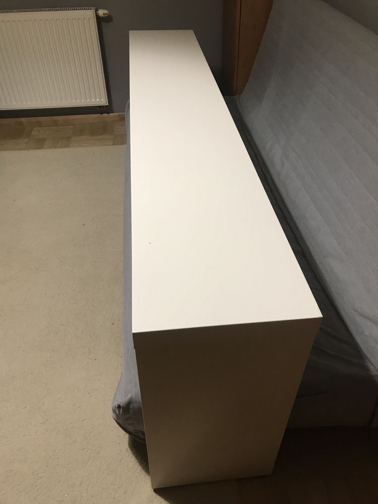 Stolik mobilny do łóżka z materacem