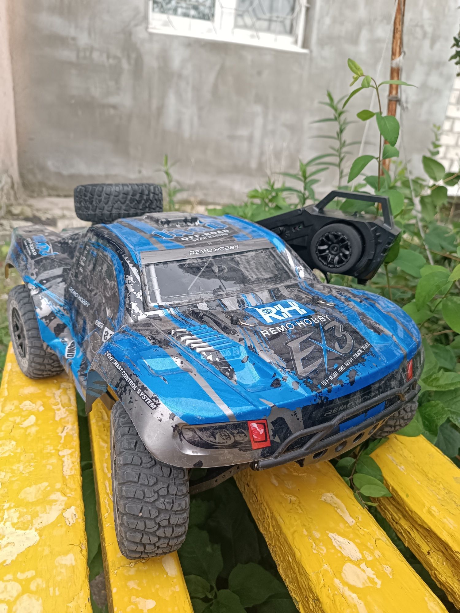 Радіокерована модель Remo Hobby EX3 БК
