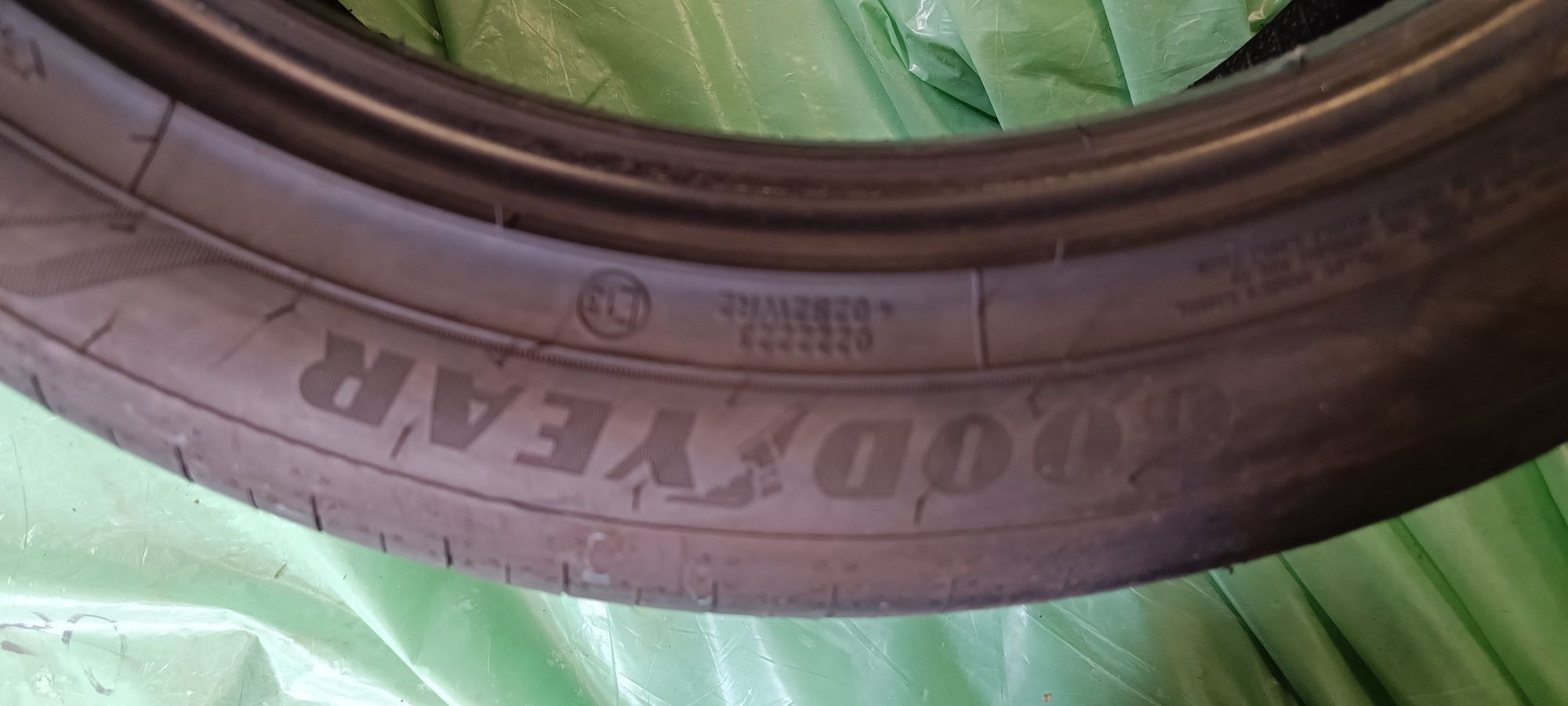 Opony letnie 215/50R18