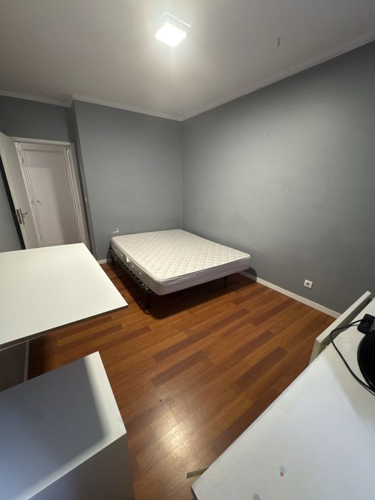 Quarto para arrendar junto a General torres .