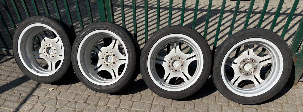 Koła BMW M-pakiet rozmiar 17 wraz z oponami.