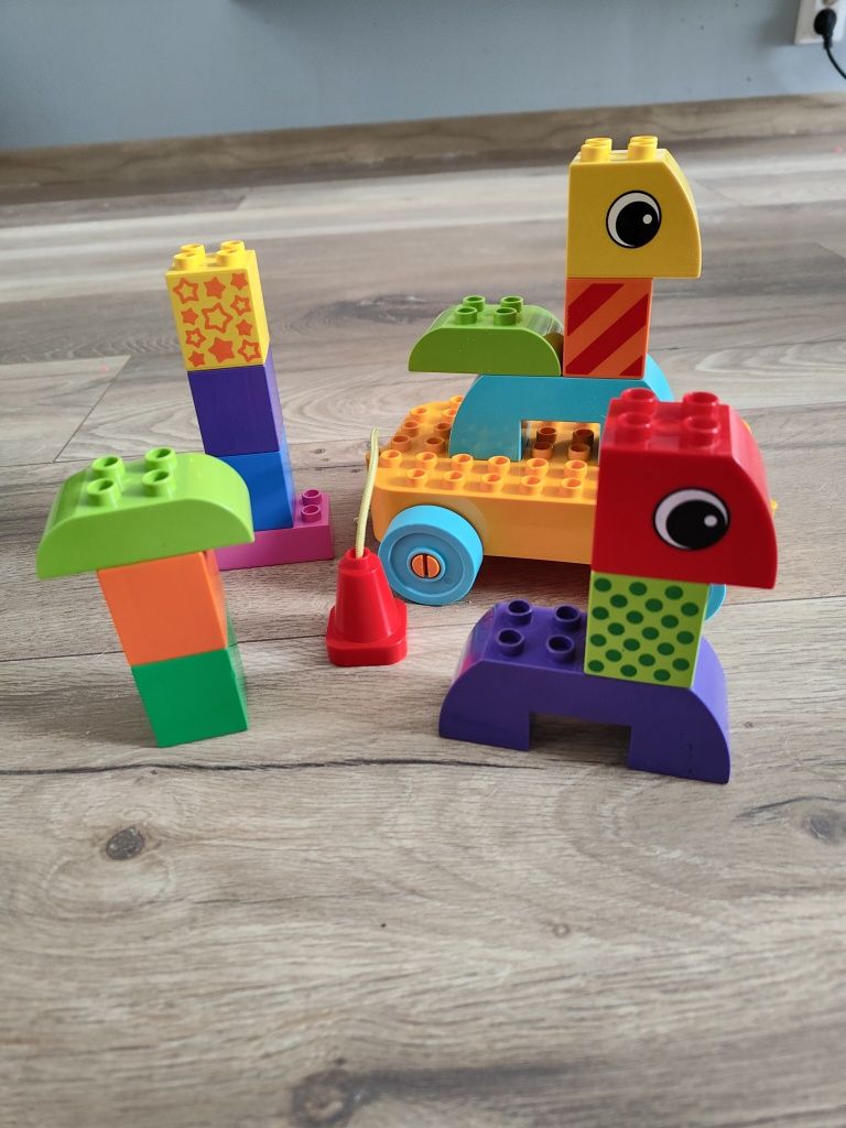 Kreatywny pojazd do ciągnięcia dla maluszka LEGO Duplo
