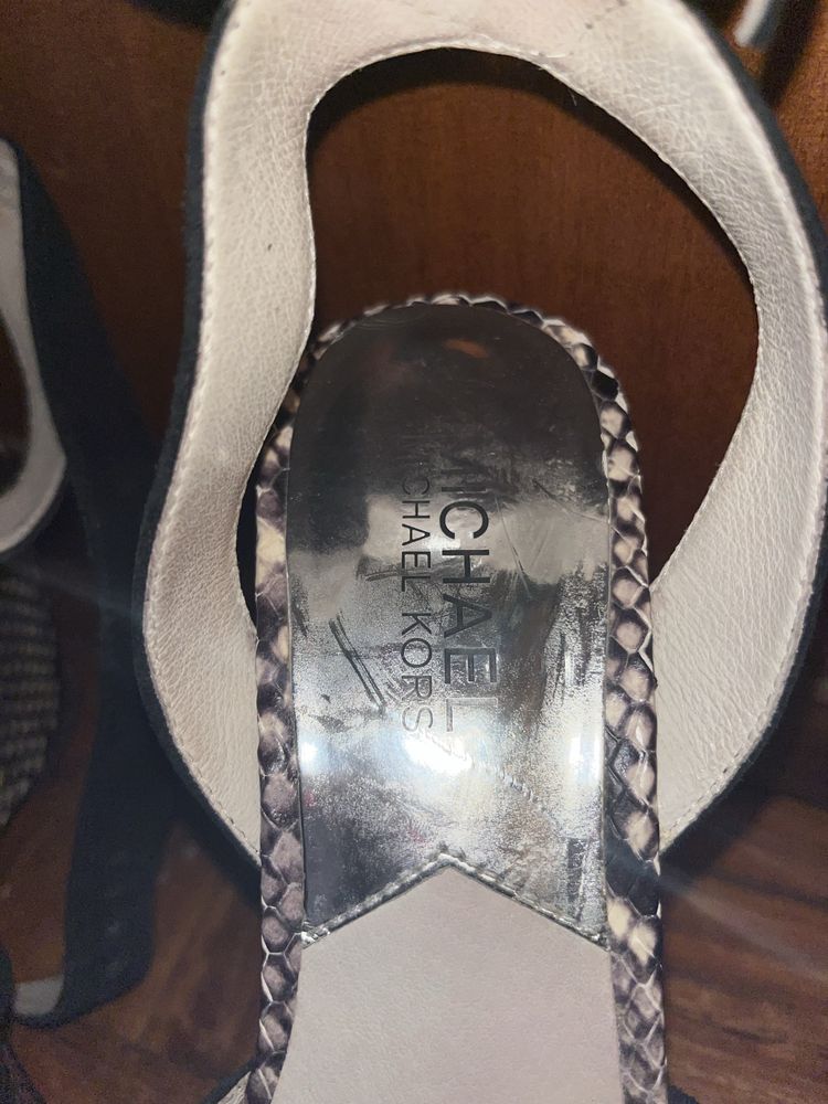 Sapatos de salto Michael Kors