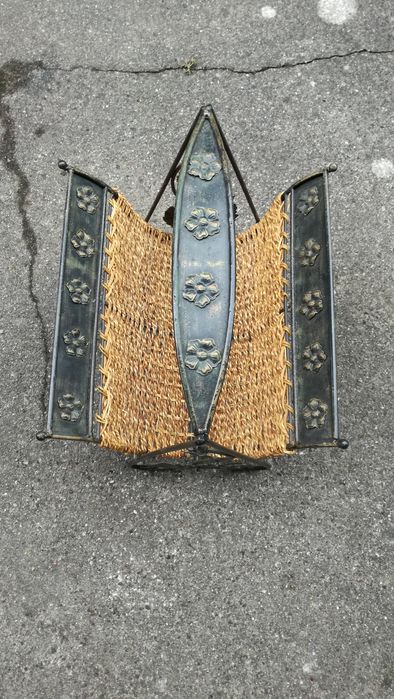 Gazetnik, stojak na gazety,gazeciarka