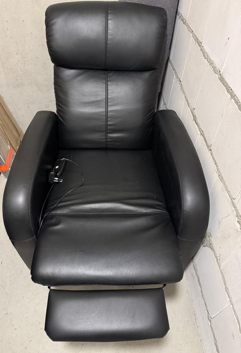 Fotel z masażerem czarny