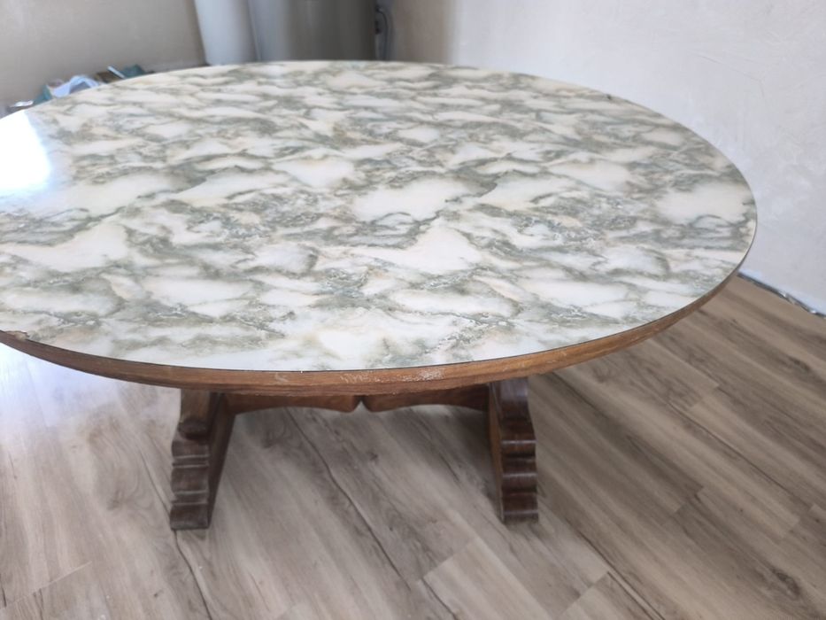 Mesa de cozinha em madeira