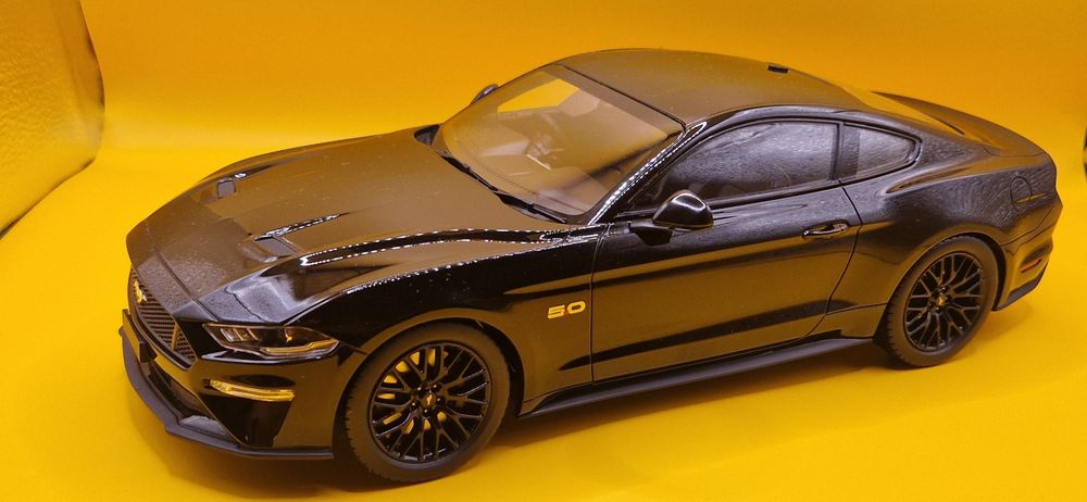 Ford mustang 1:18 fastback Shadow autchentick