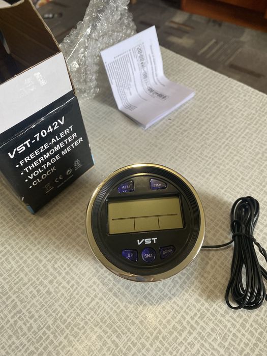 Годинник в автівку