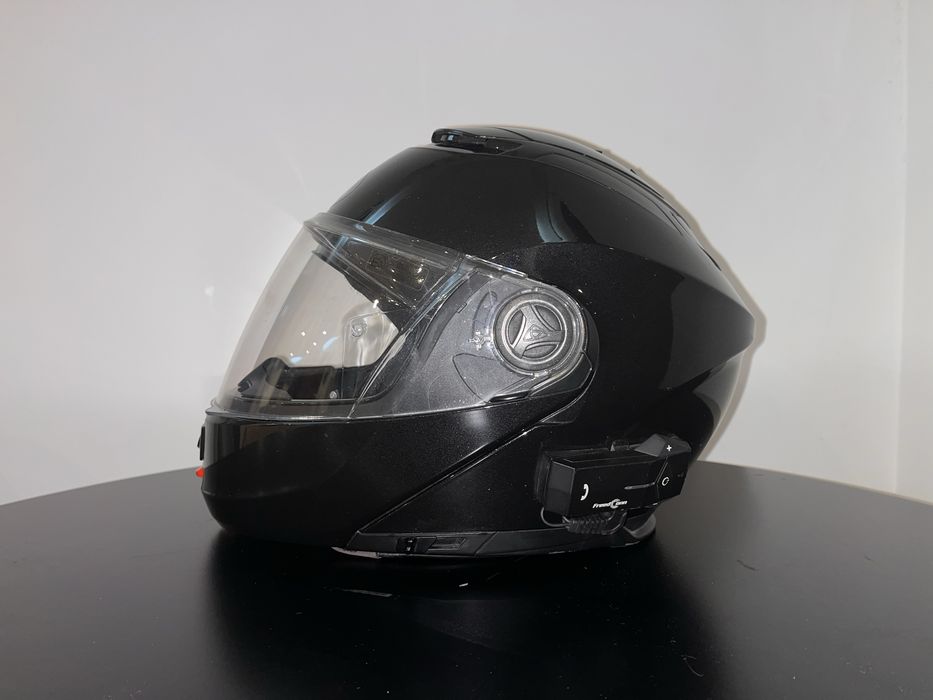 Capacete Airoh modular com intercomunicador
