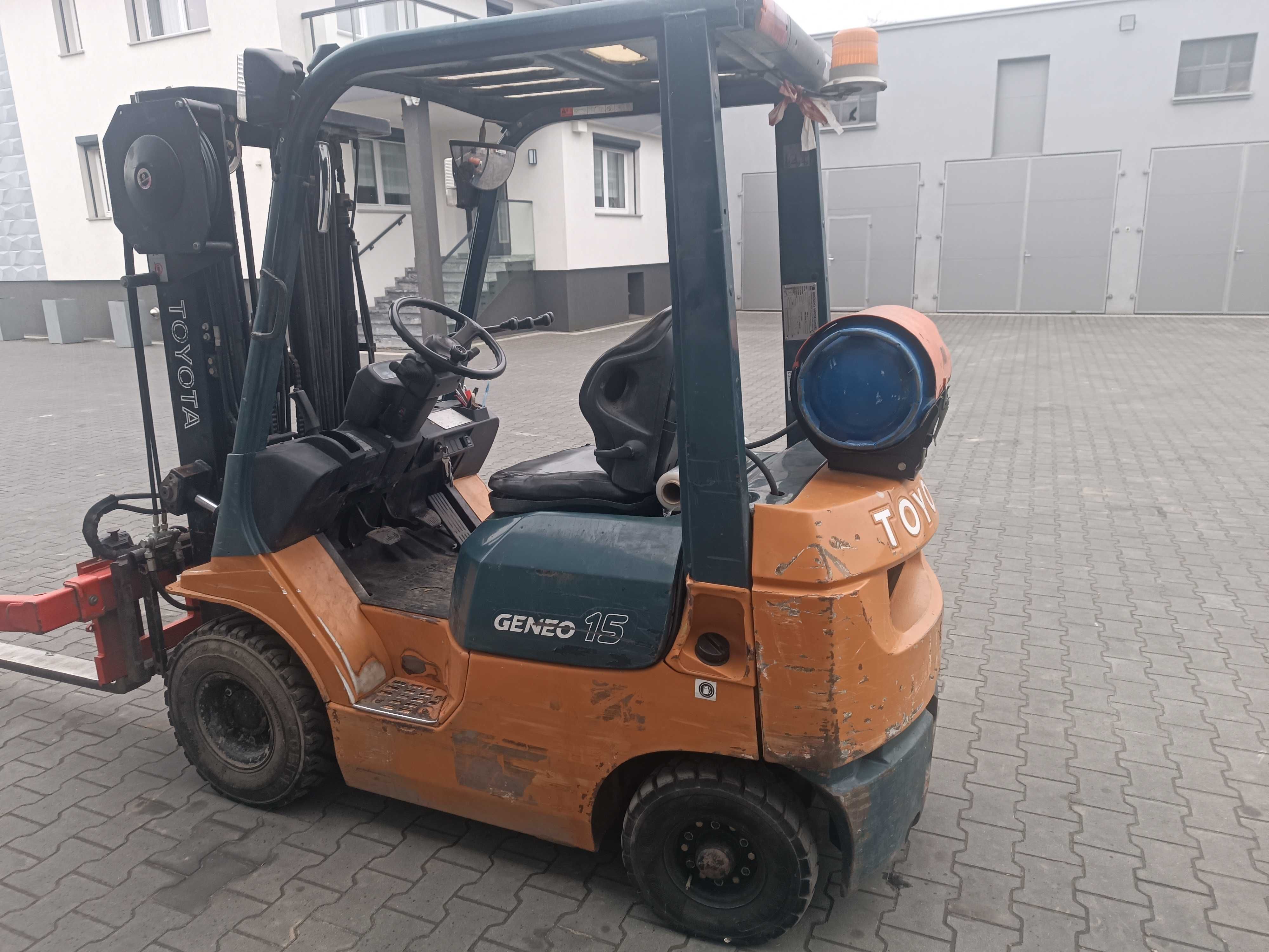 Wózek widłowy toyota 02-7FGL15 Triplex 4,3m Bardzo mały przebieg
