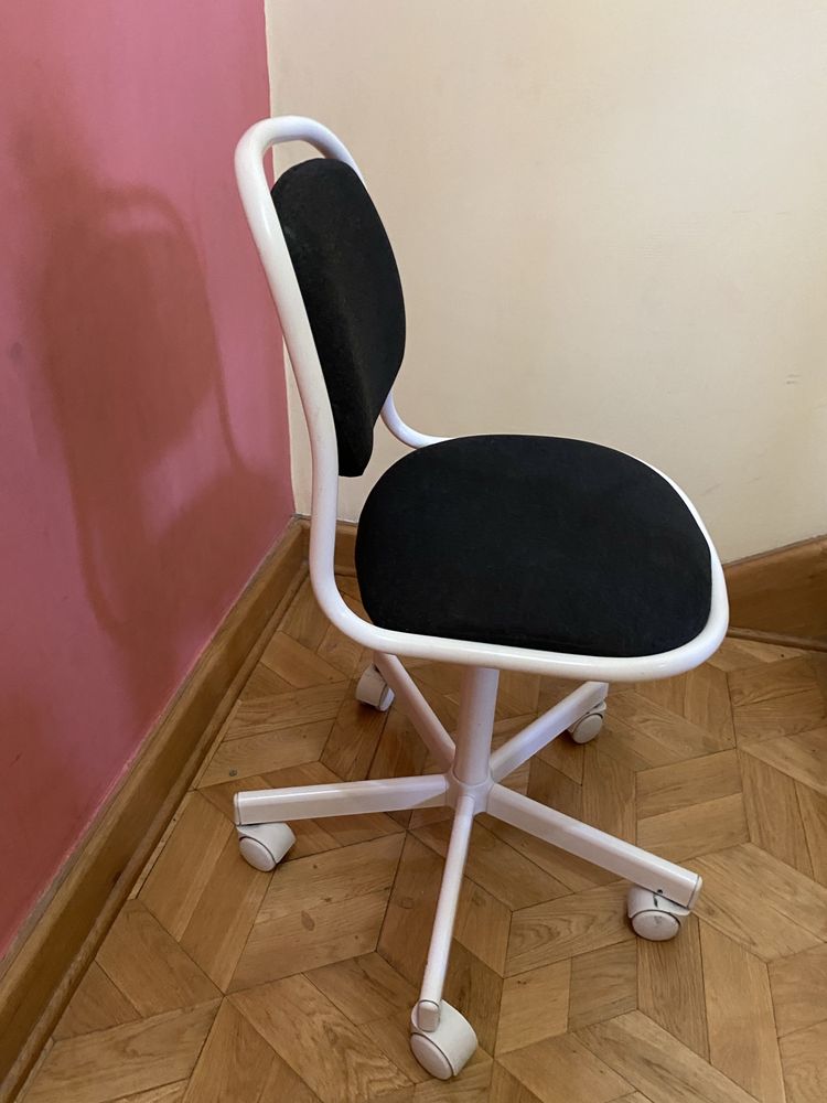 Krzesełko obrotowe dla dziecka