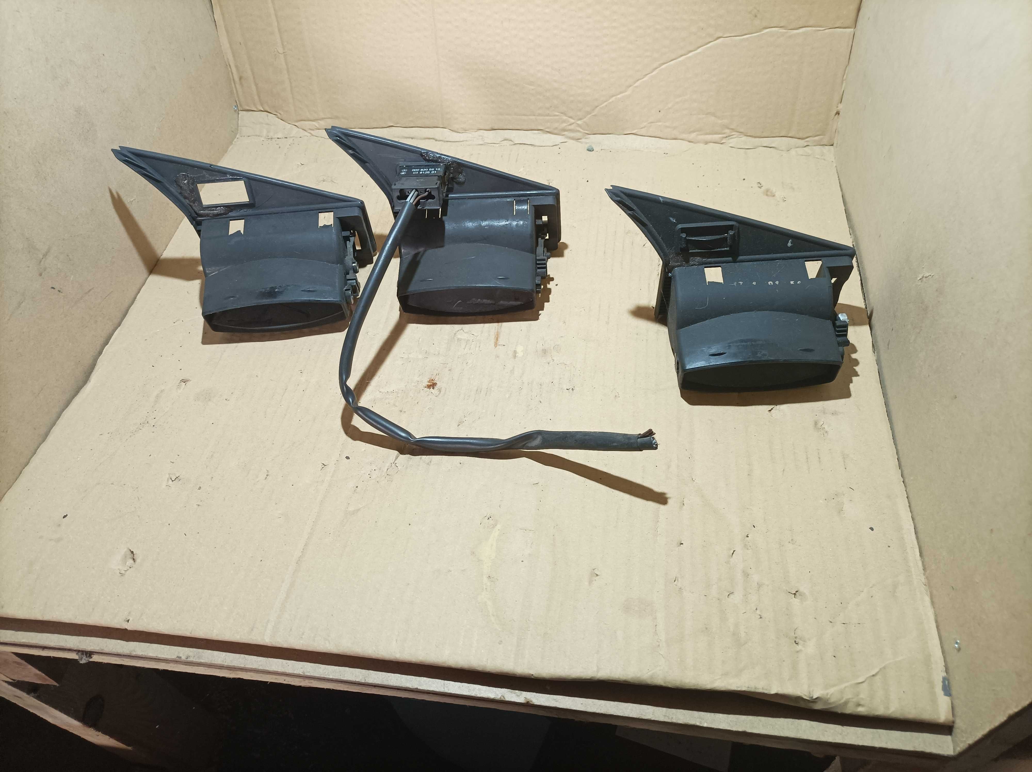 Grelha chauffage tabliet lado esquerdo - Mercedes 190 W201