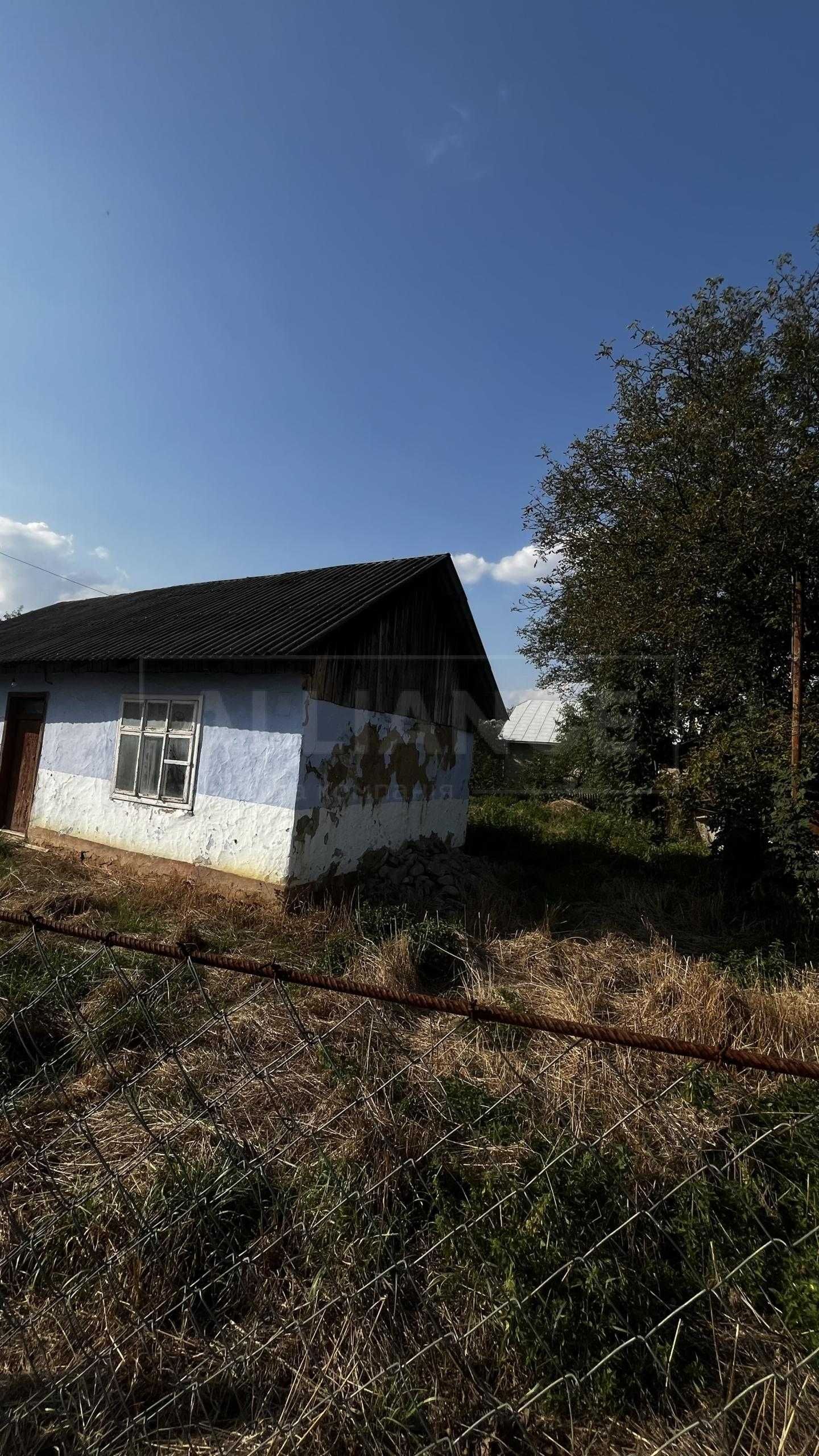 Цікава ділянка в центрі села Черніїв, 5.8 соток