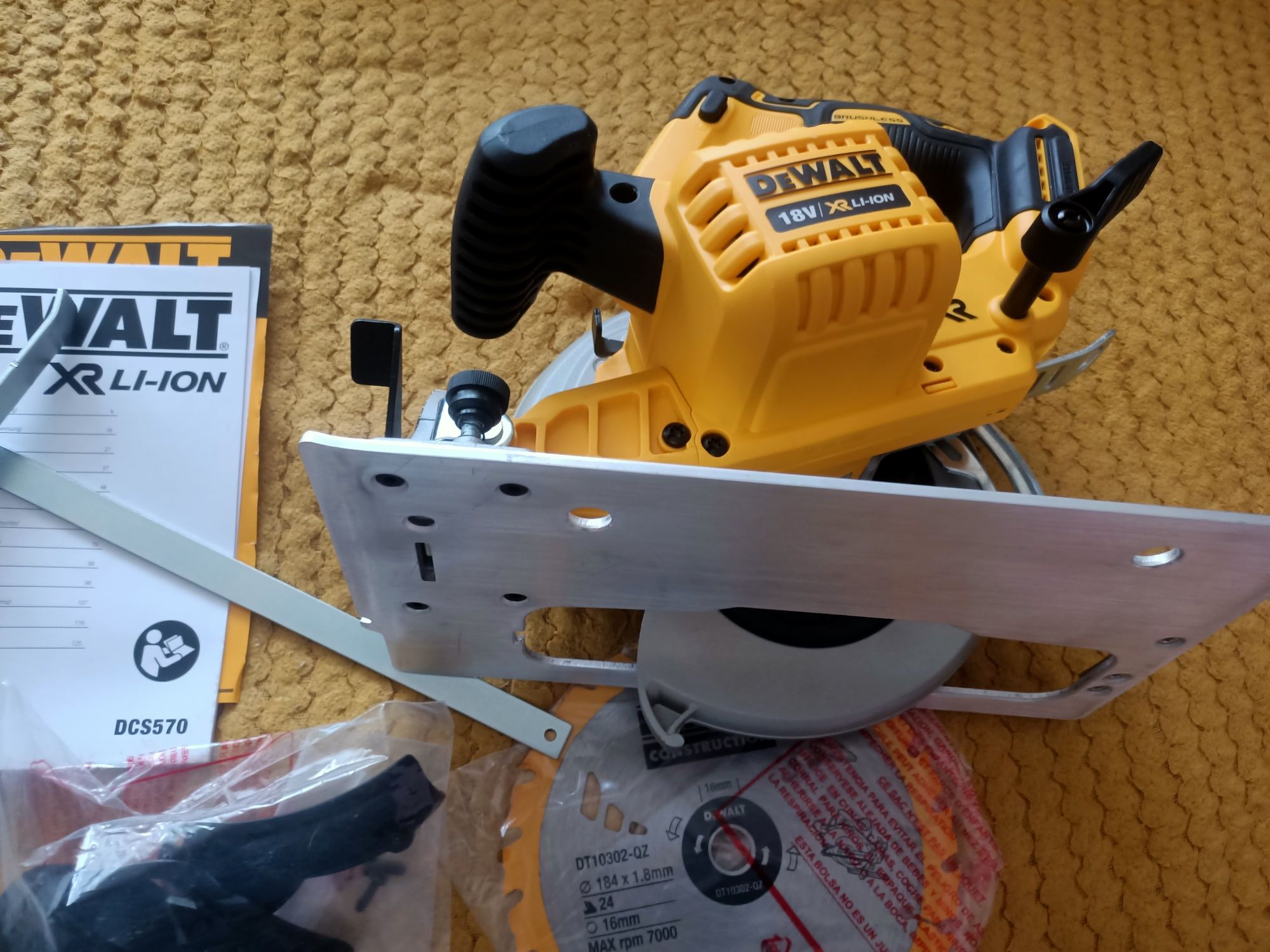 Nowa 24r oryginalna pilarka zagłębiarka DeWalt dcs570