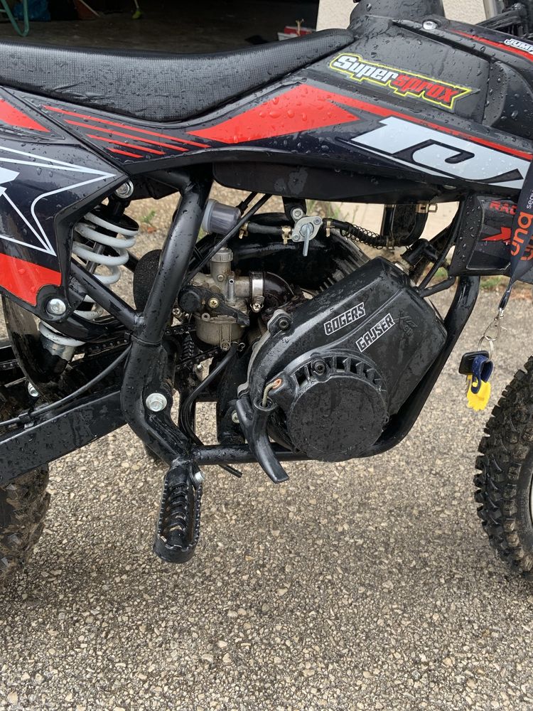 Vendo mota para criança a 2T nova
