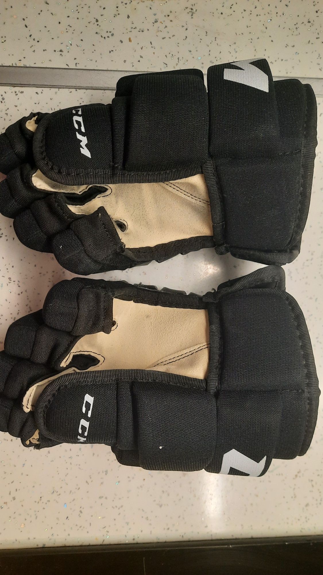 Nowe rękawice hokejowe CCM 11"