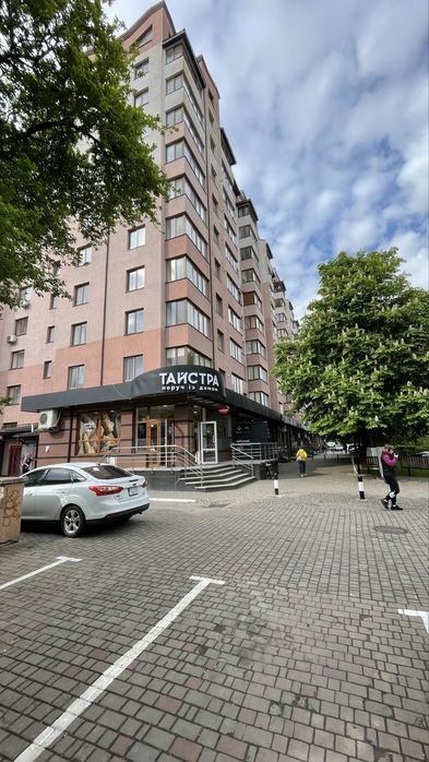 Комерційне приміщення в новобудові, центр, 1 лінія в, фасад_OL