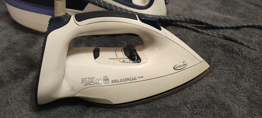 праска з парогенератором Tefal GV8461.