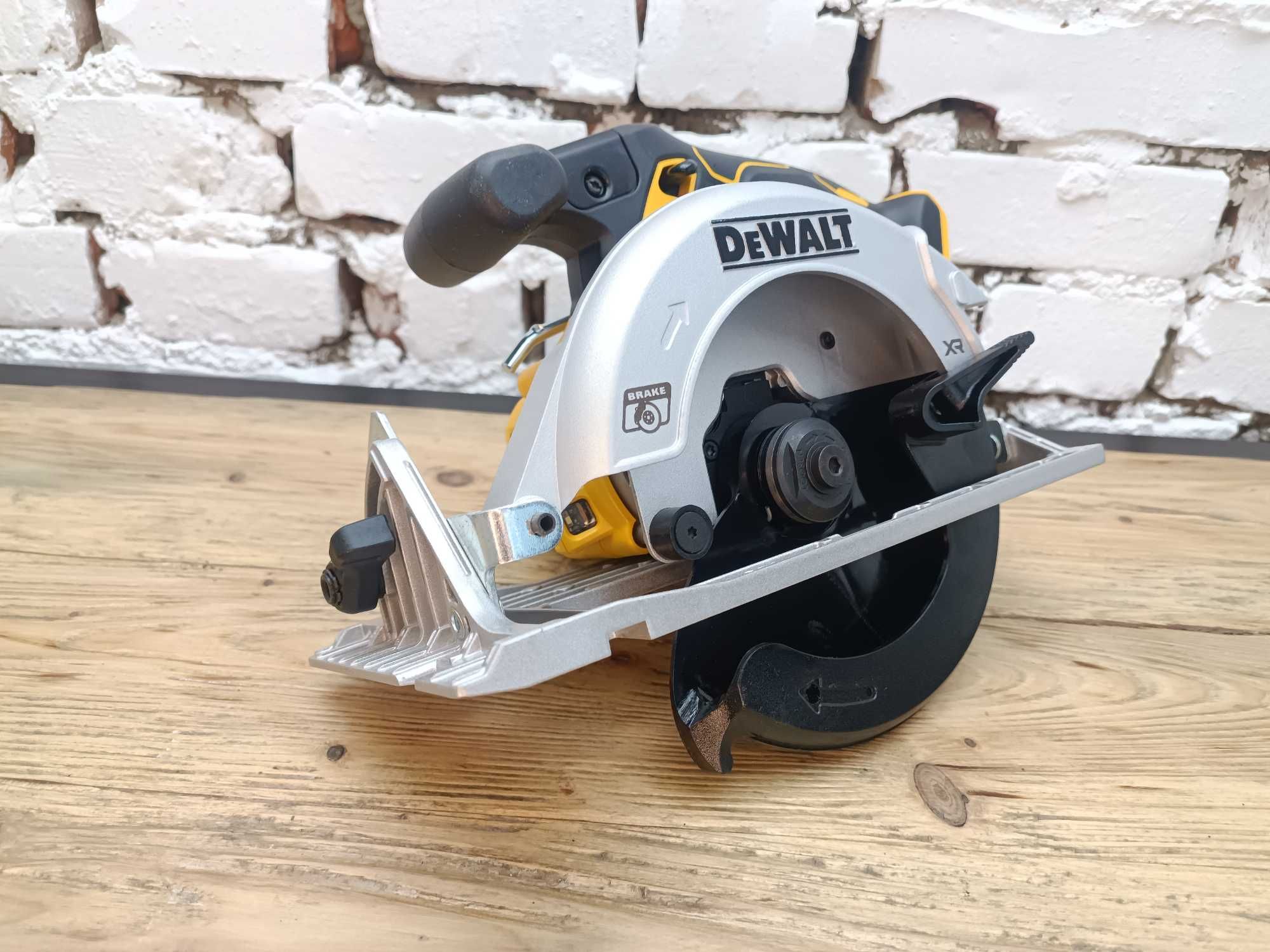 Акумуляторна пила (паркетка) DeWALT 20v DCS565  MADE IN MEXICO