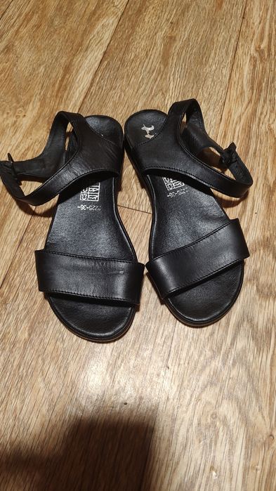 Шкіряні босоніжки