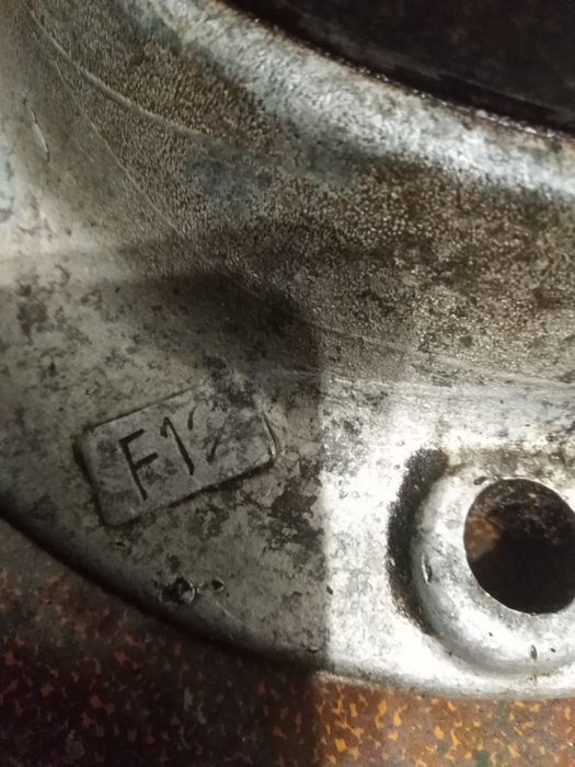 Продам домкрат 12 т