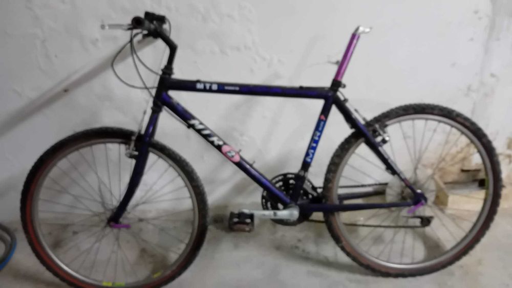 Bicicleta MTR 2 de montanha com mudanças.