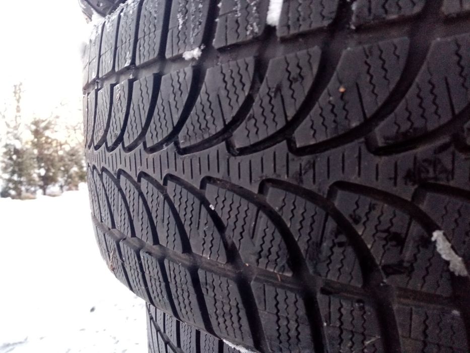 Oponki Bridgestone 235 /60/18 6 mm zimowe