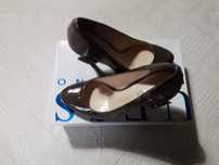 Sapatos de salto Guess