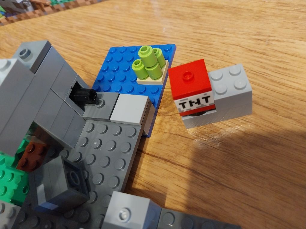 Lego Minecraft Jaskinia Zombie 21141 KOMPLETNY