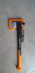Siekiera fiskars x24