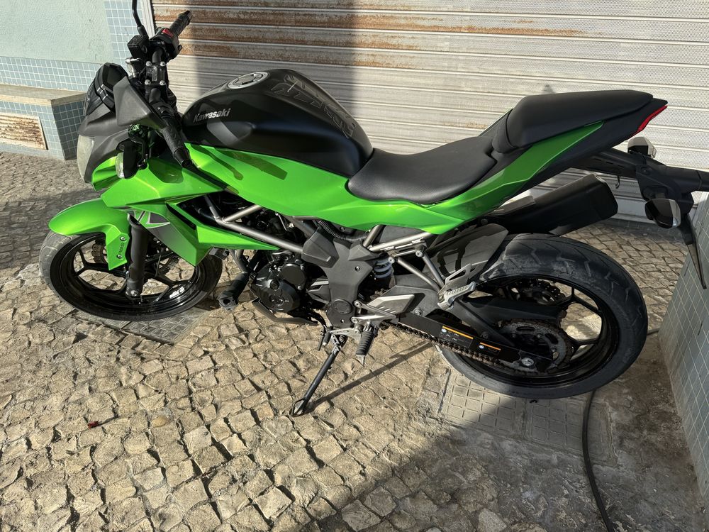 Kawasaki Z250 SL com ABS