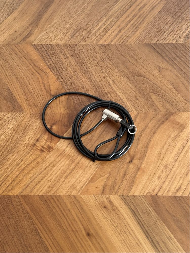 Linka zabezpieczająca do komputera z kluczykiem – 1,8 m, 5 mm grubości