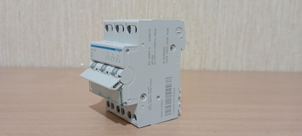 Перекидной рубильник модульный Hger