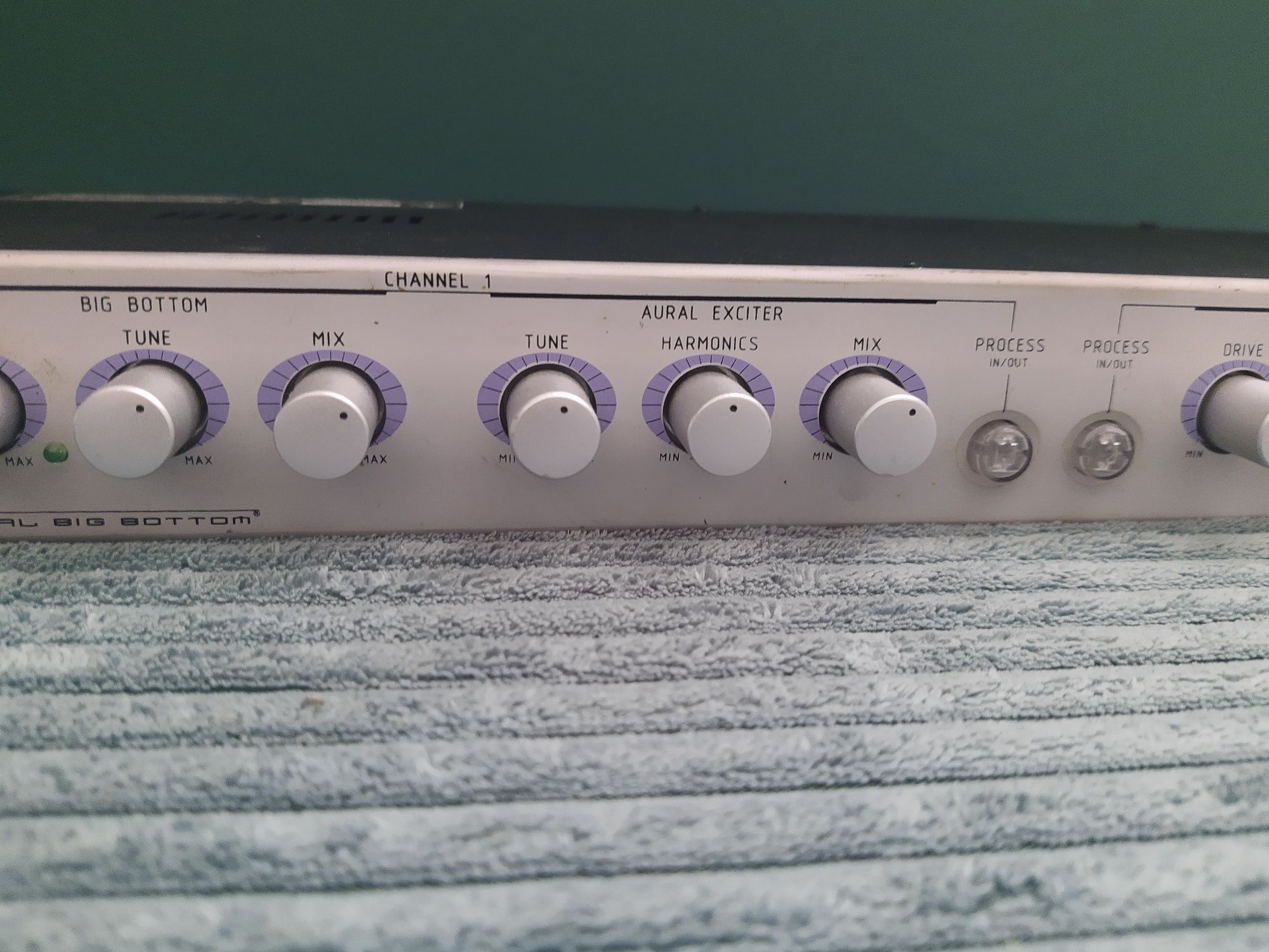 Procesor rack APHEX 204 Aural Exciter & Optical Big Bottom.