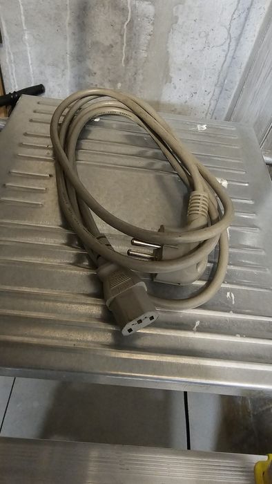 Kabel zasilający do monitora